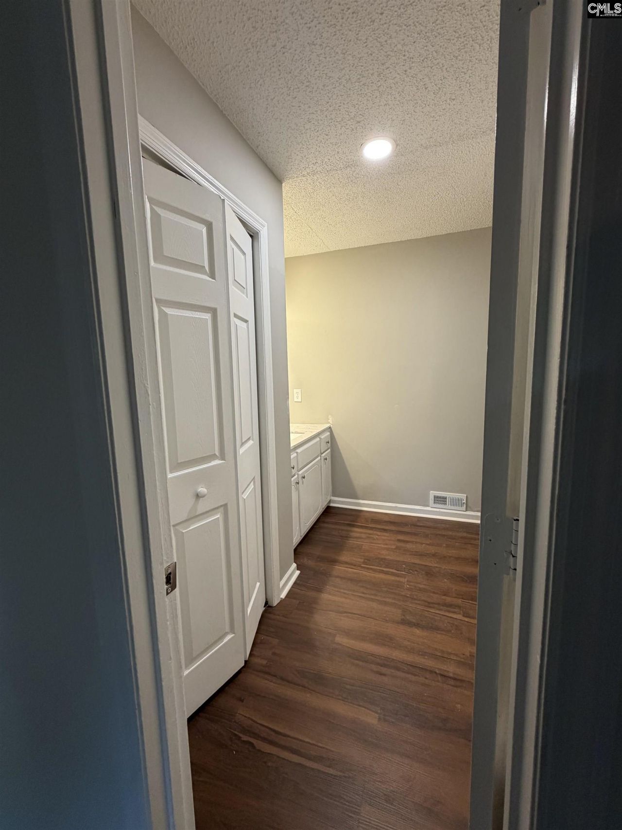 6 Crescent Lane  Photo 11