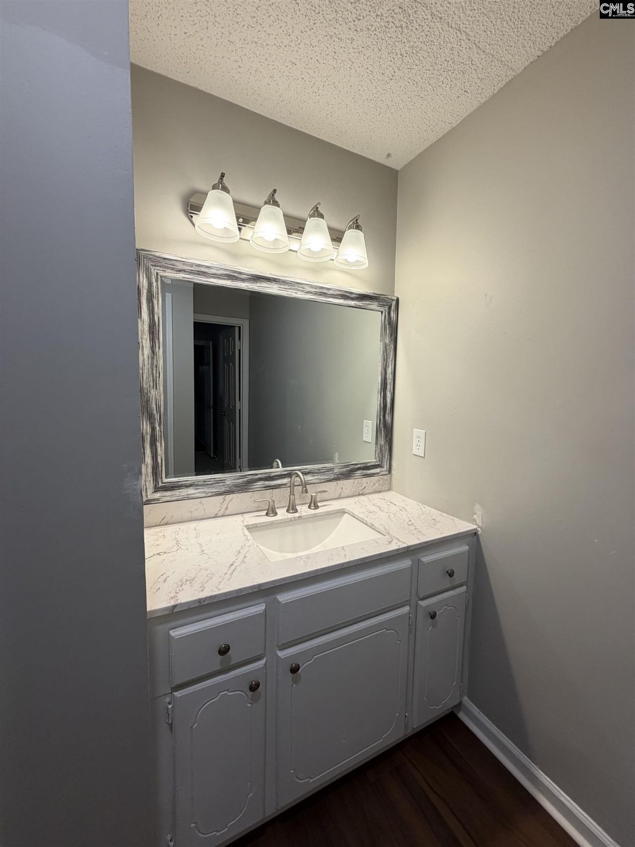 6 Crescent Lane Photo 12