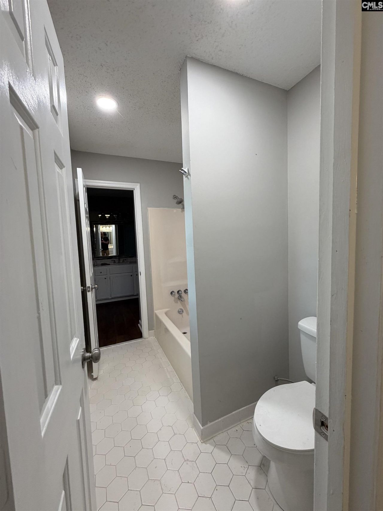 6 Crescent Lane  Photo 14