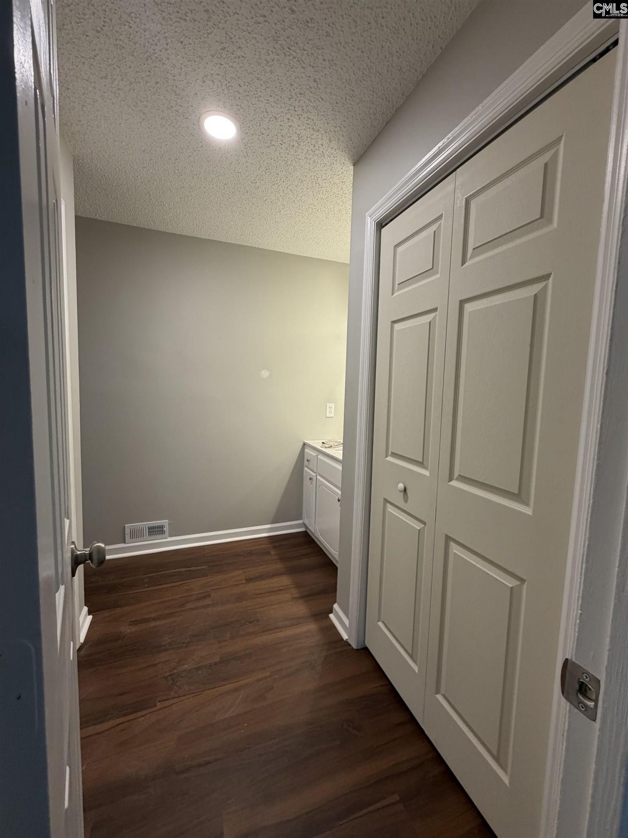 6 Crescent Lane  Photo 15