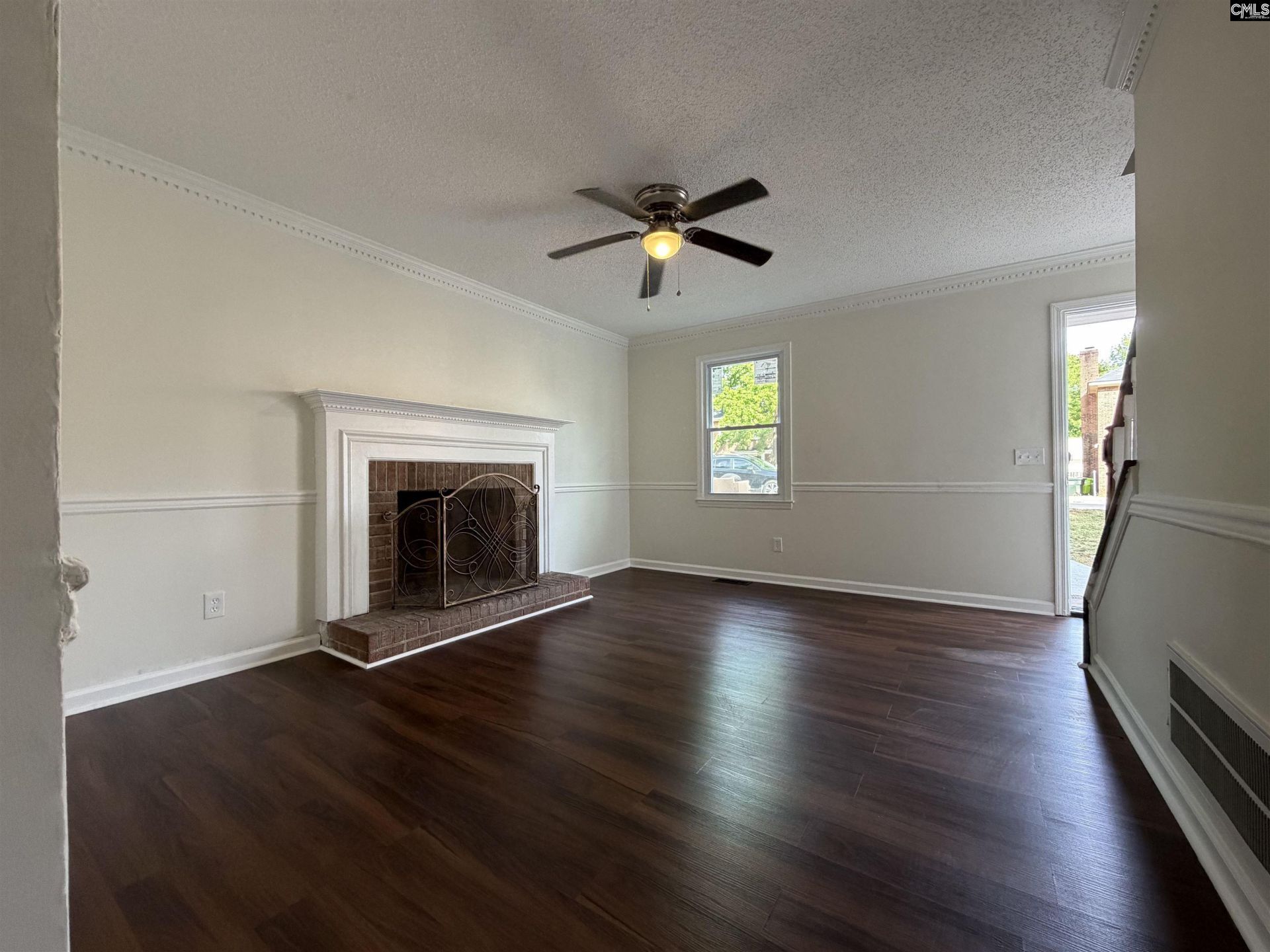 6 Crescent Lane Photo 4