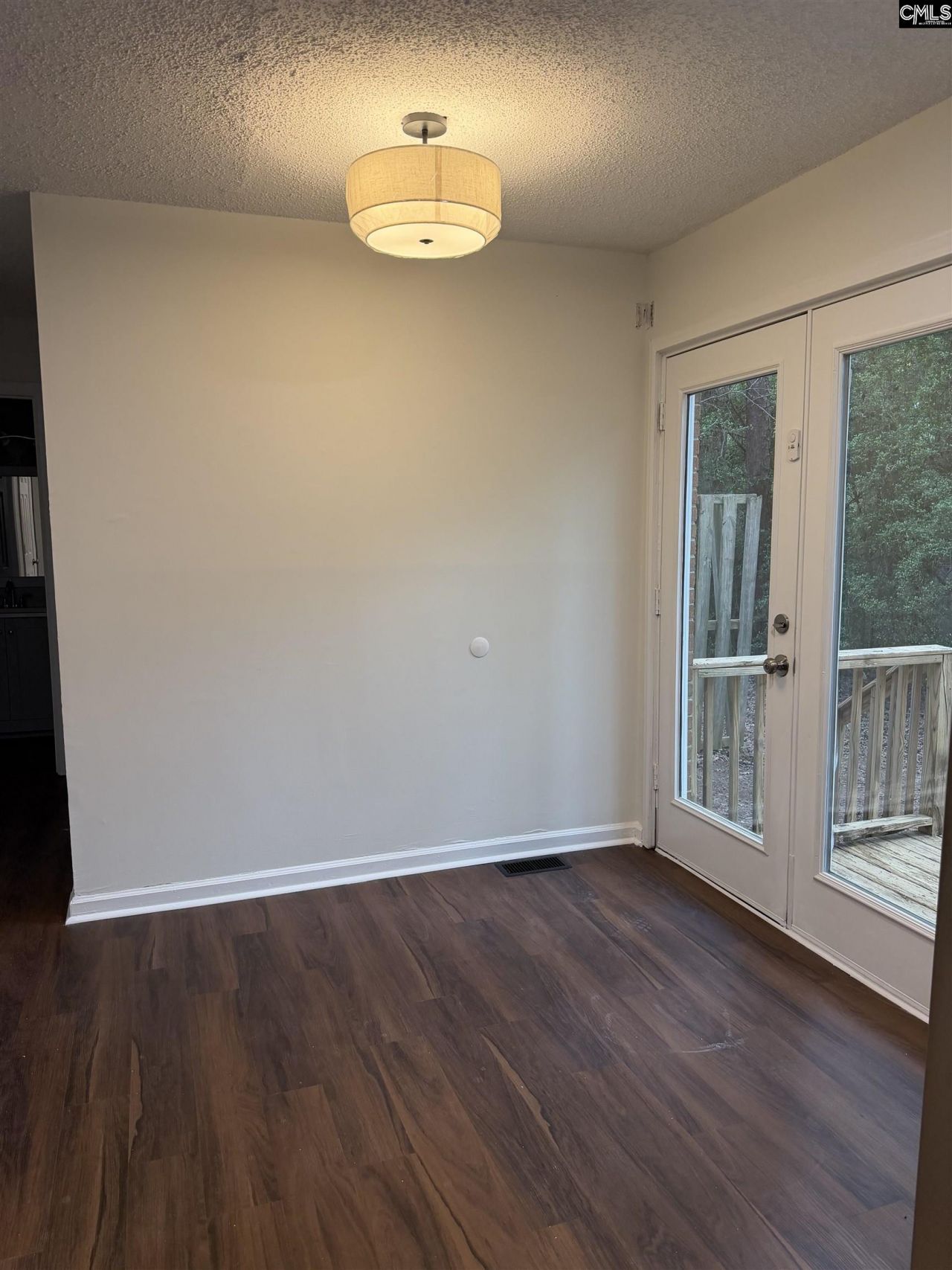 6 Crescent Lane  Photo 5