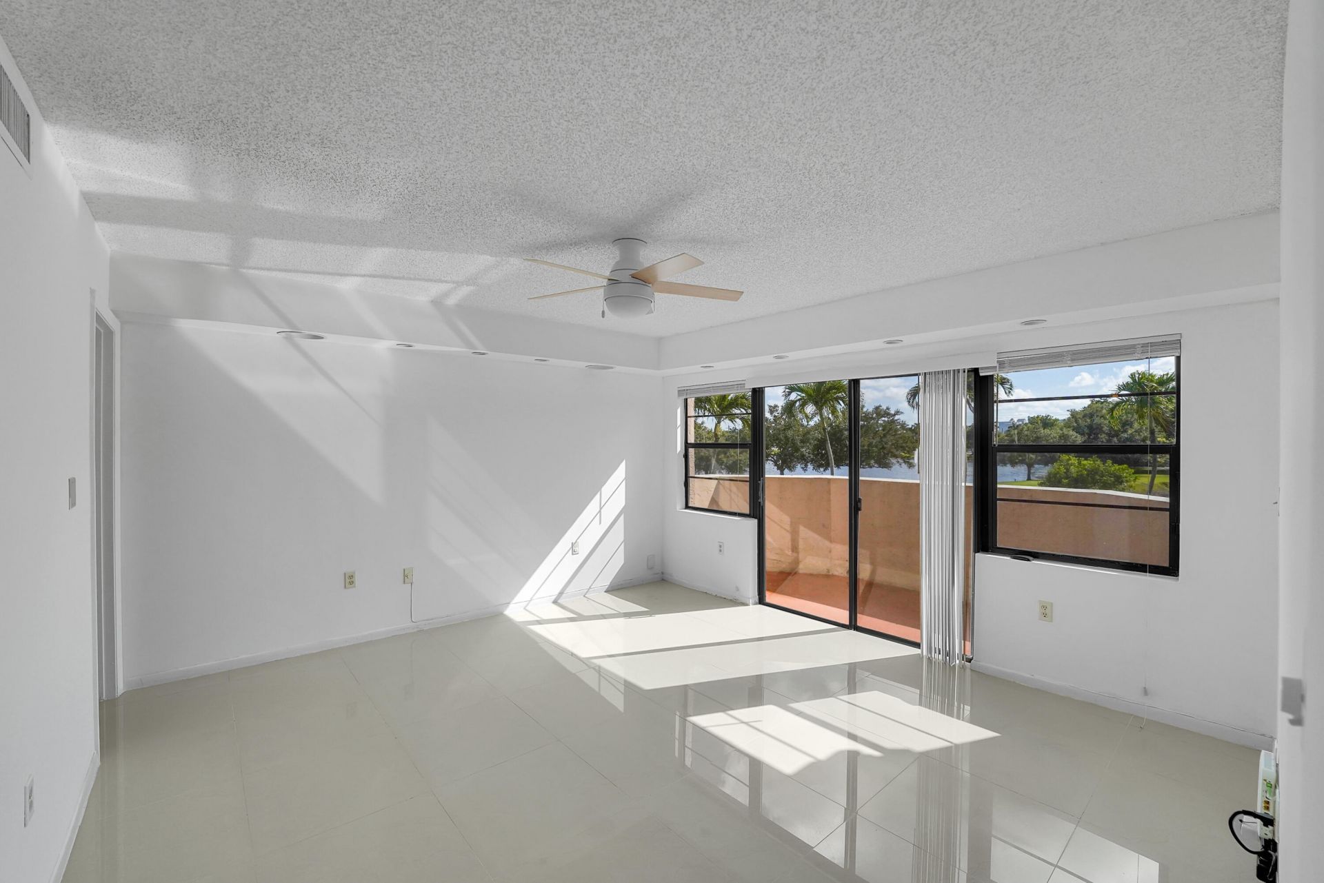6654 Villa Sonrisa Drive, Unit 421, Boca Raton, FL 33433 Photo