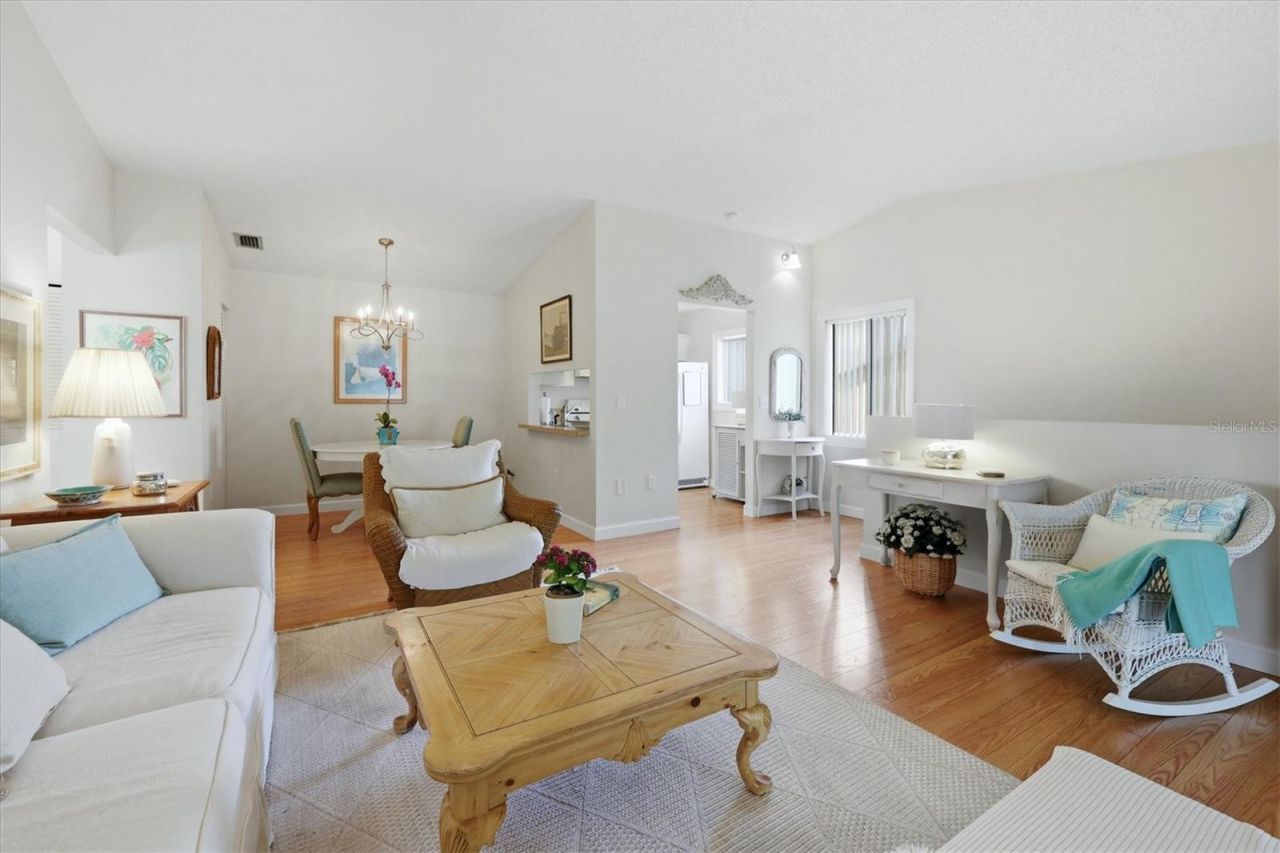 5765 Gardens Drive, Sarasota, FL 34243 Photo