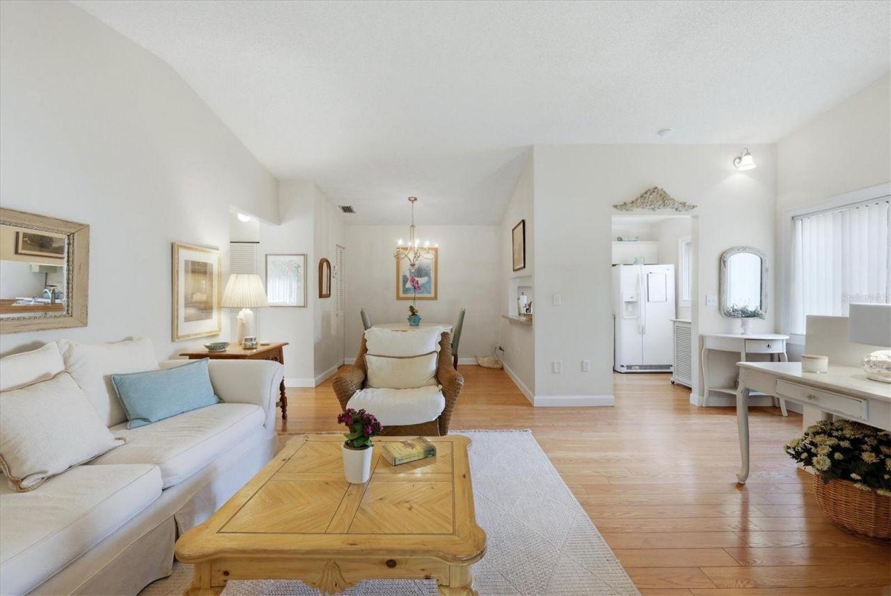 5765 Gardens Drive, Sarasota, FL 34243 Photo