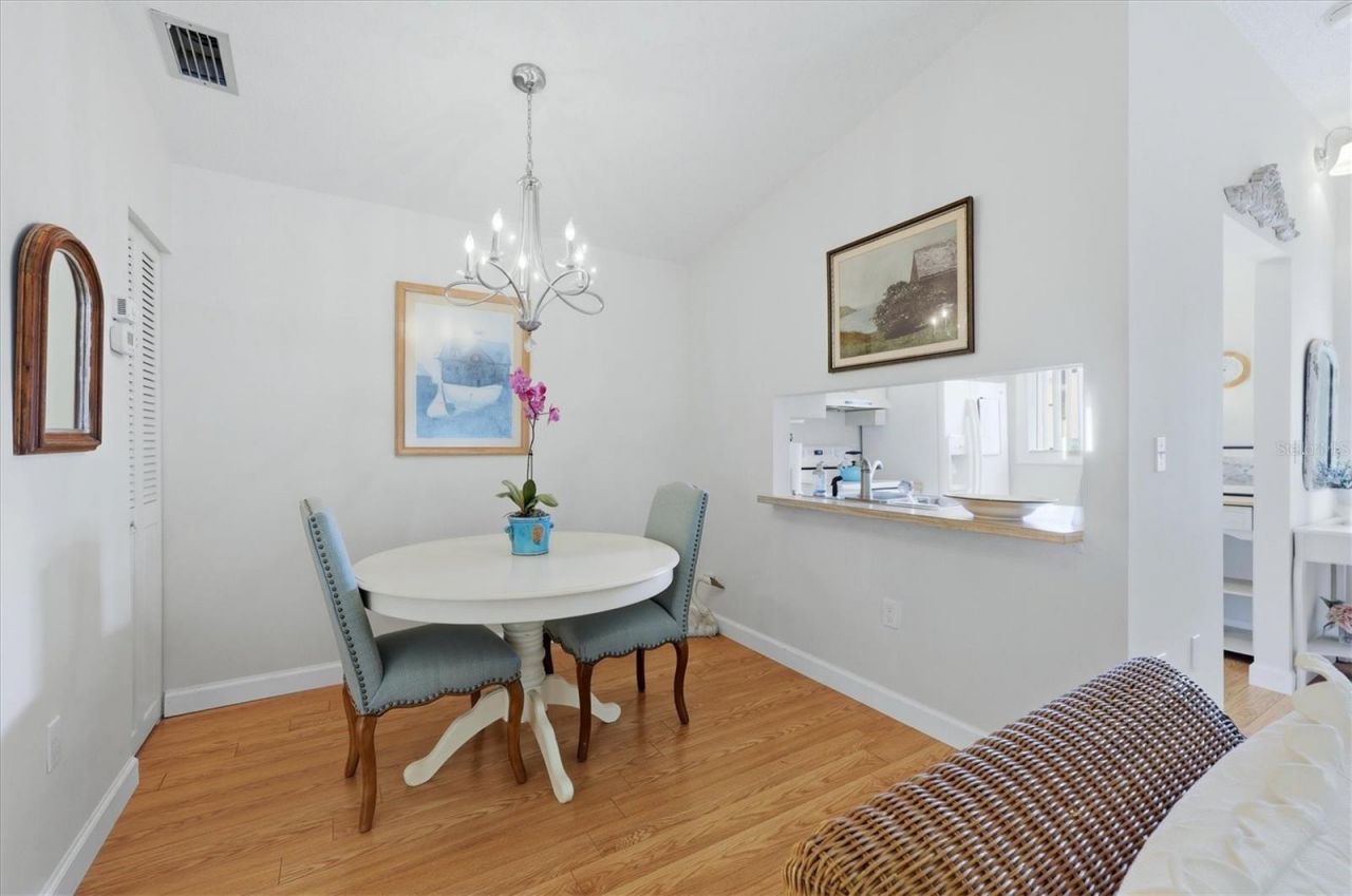 5765 Gardens Drive, Sarasota, FL 34243 Photo