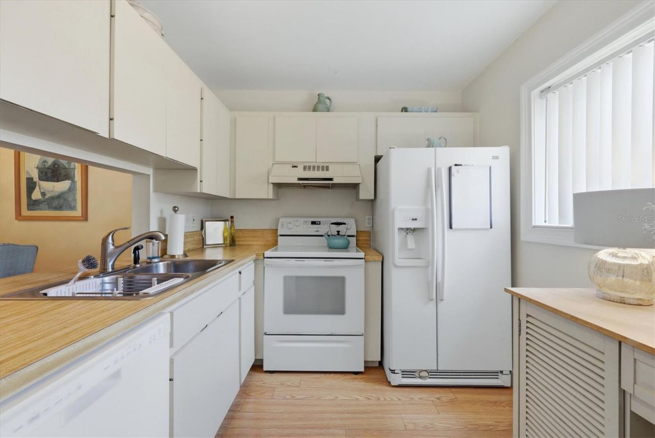 5765 Gardens Drive, Sarasota, FL 34243 Photo