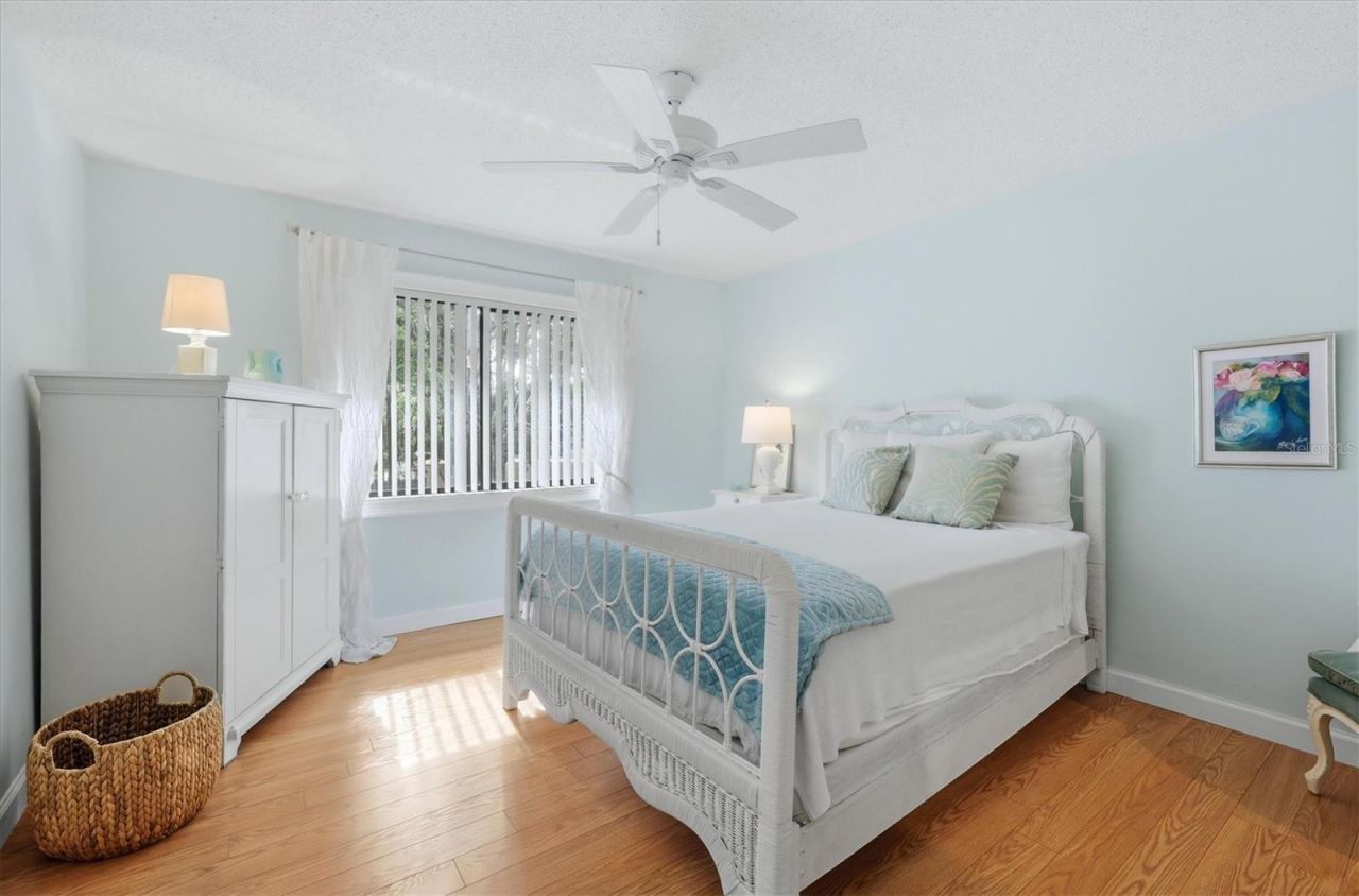 5765 Gardens Drive, Sarasota, FL 34243 Photo