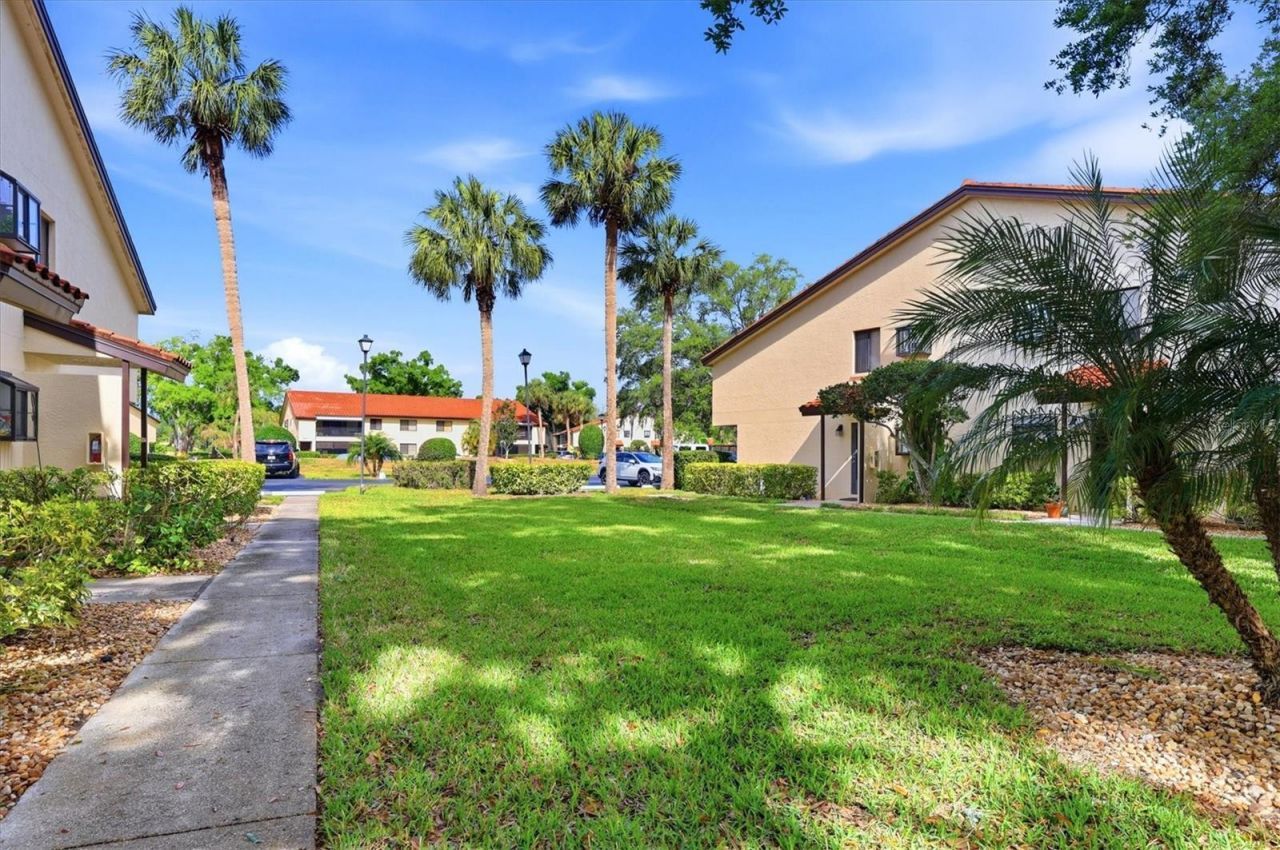 5765 Gardens Drive, Sarasota, FL 34243 Photo