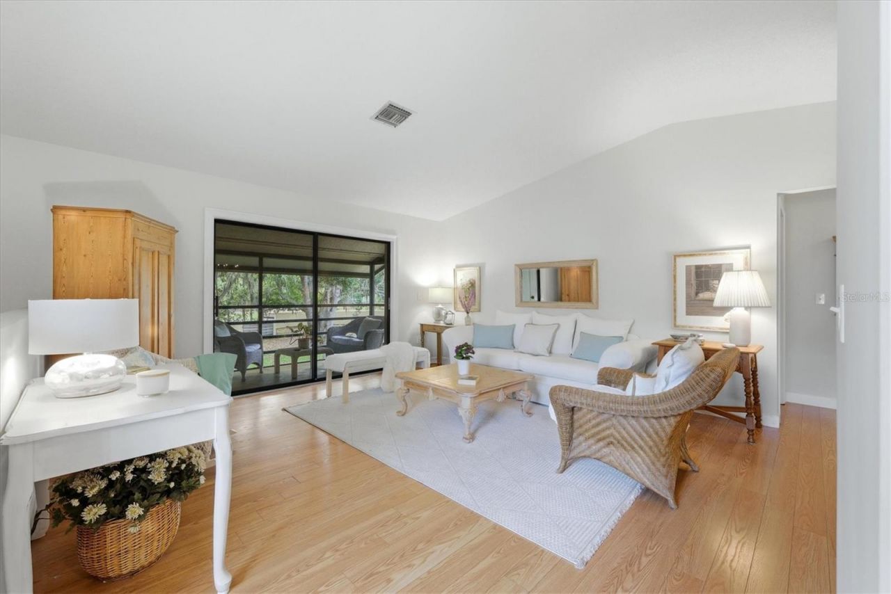 5765 Gardens Drive, Sarasota, FL 34243 Photo