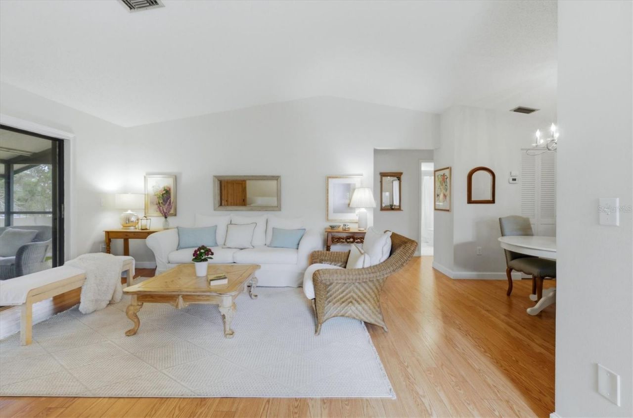 5765 Gardens Drive, Sarasota, FL 34243 Photo