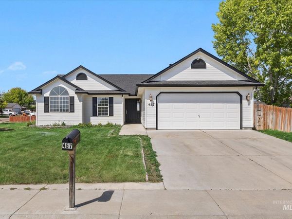 457 Meadowbrook Dr., Nampa, ID 83686