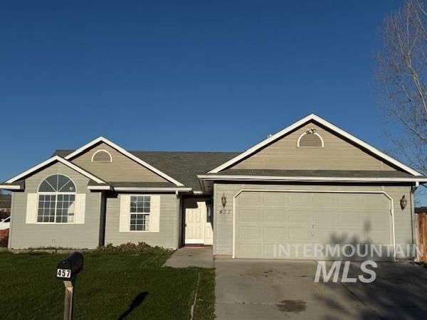 457 Meadowbrook Dr., Nampa, ID 83686