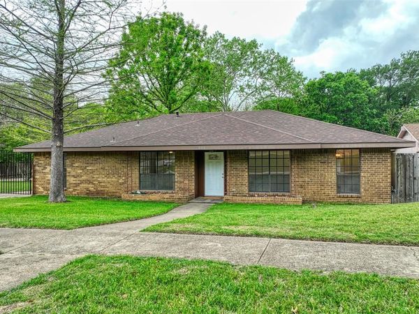 306 Larry Drive , Duncanville, TX 75137