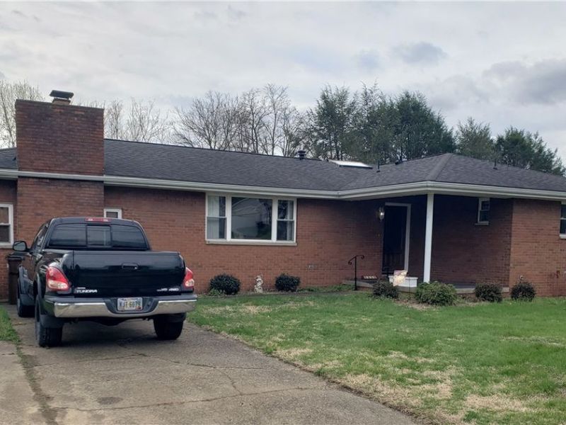 2313 Rockland Avenue, Belpre, OH 45714 Photo 1