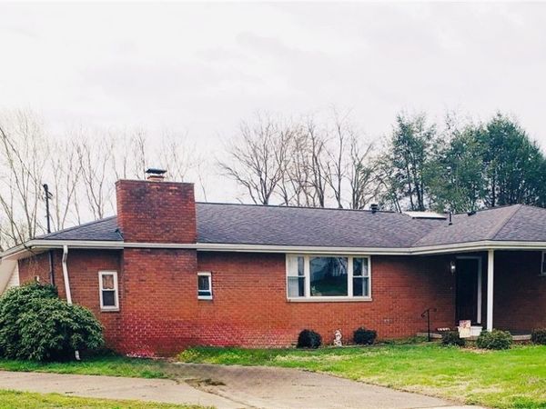 2313 Rockland Avenue, Belpre, OH 45714