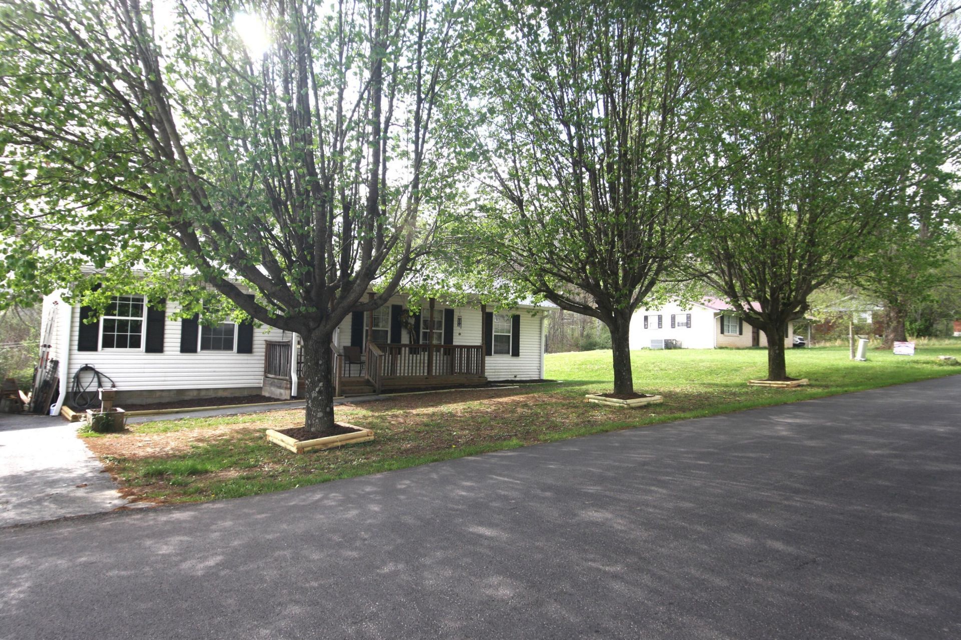 1742 Jackson County High School Road, McKee, KY 40447