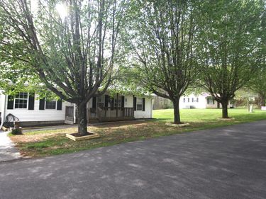 1742 Jackson County High School Road, McKee, KY 40447