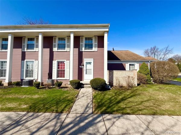 23647 Stonehenge Boulevard, Novi, MI 48375