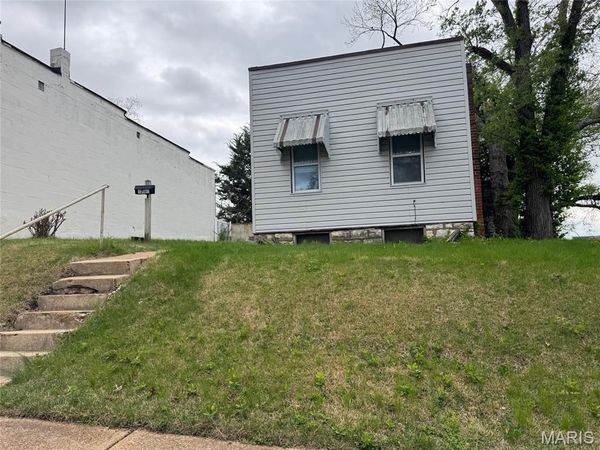 3762 French Avenue , St Louis, MO 63116