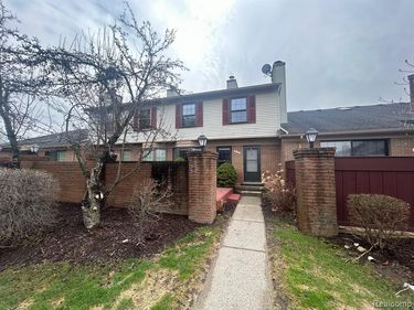 31164 Country Way, Farmington Hills, MI 48331