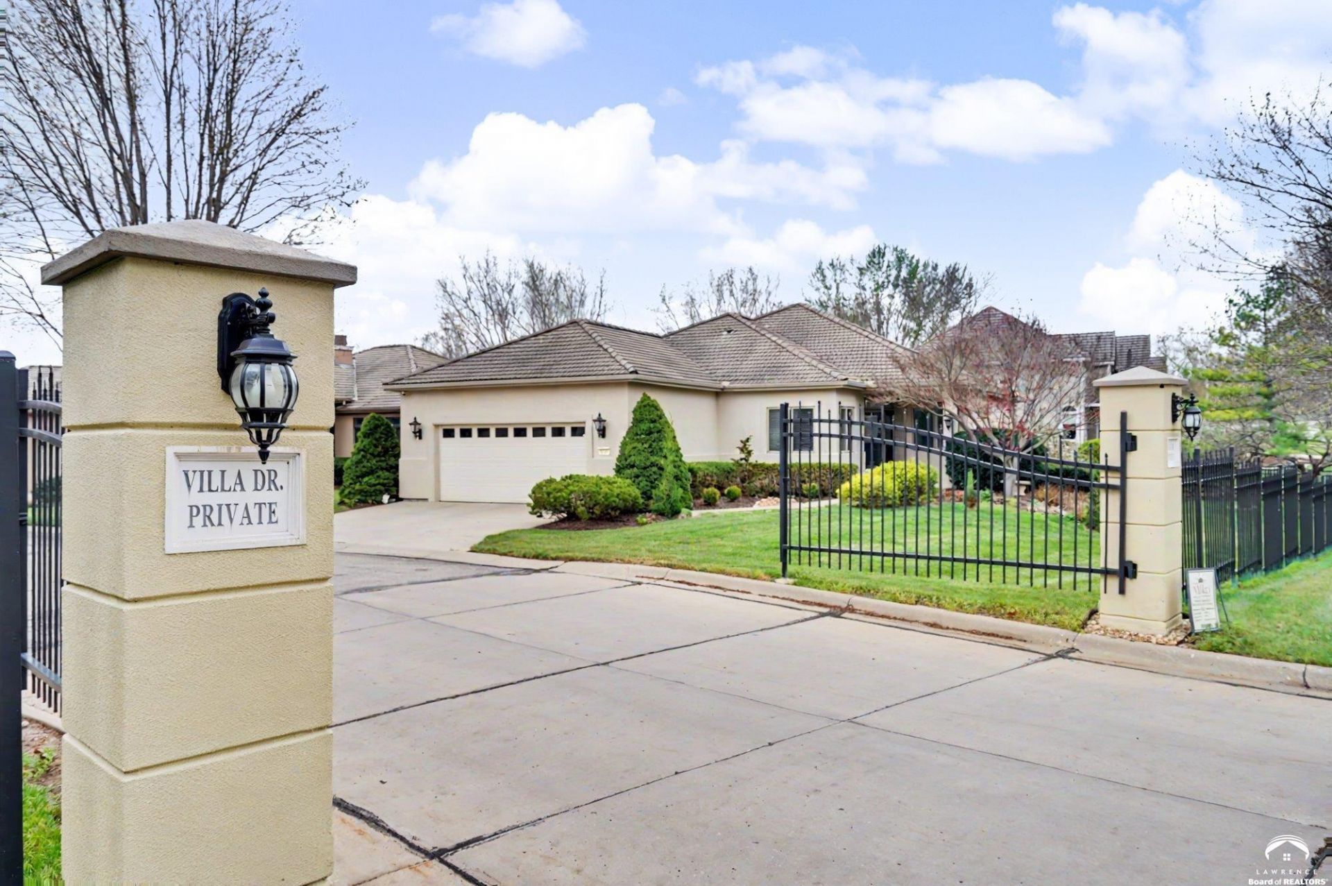 5727 Villa , Lawrence, KS 66047 Main Photo
