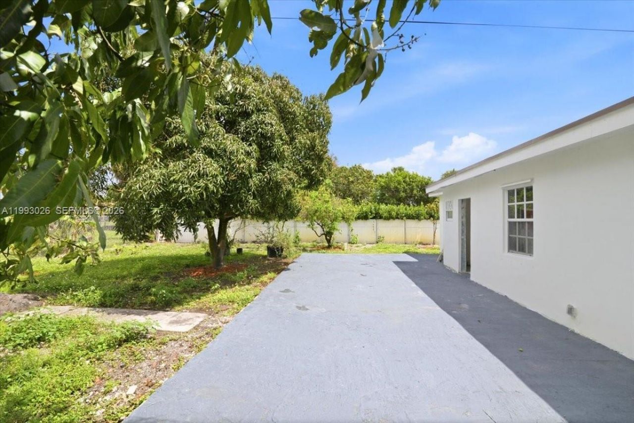 1271 W 83rd St, Hialeah, FL 33014 Photo