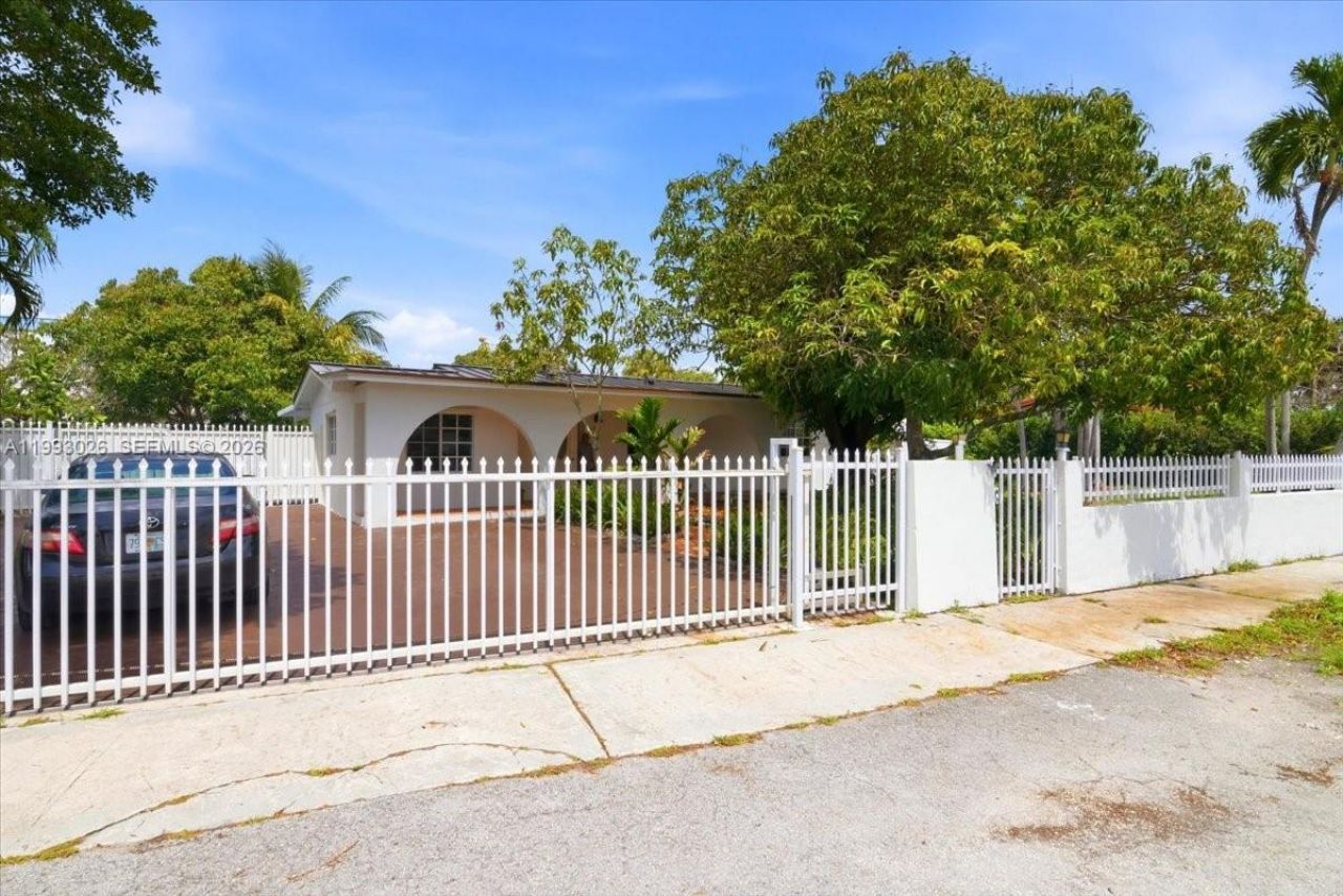 1271 W 83rd St, Hialeah, FL 33014 Photo