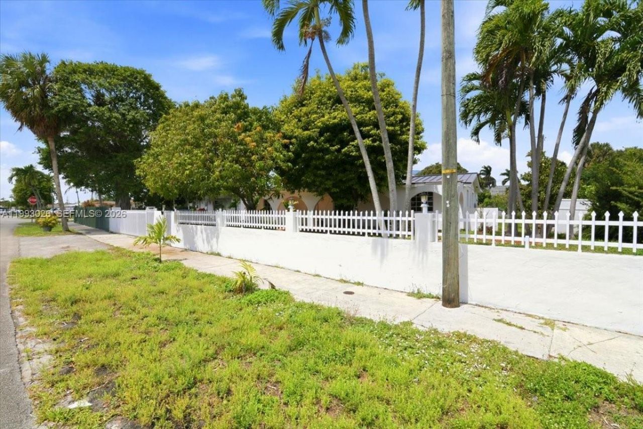 1271 W 83rd St, Hialeah, FL 33014 Photo