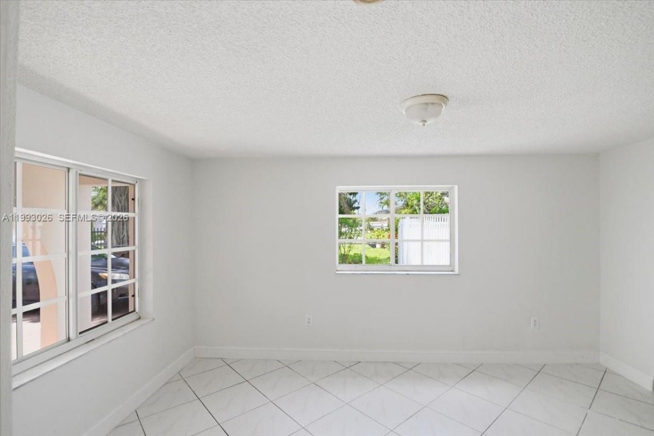 1271 W 83rd St, Hialeah, FL 33014 Photo