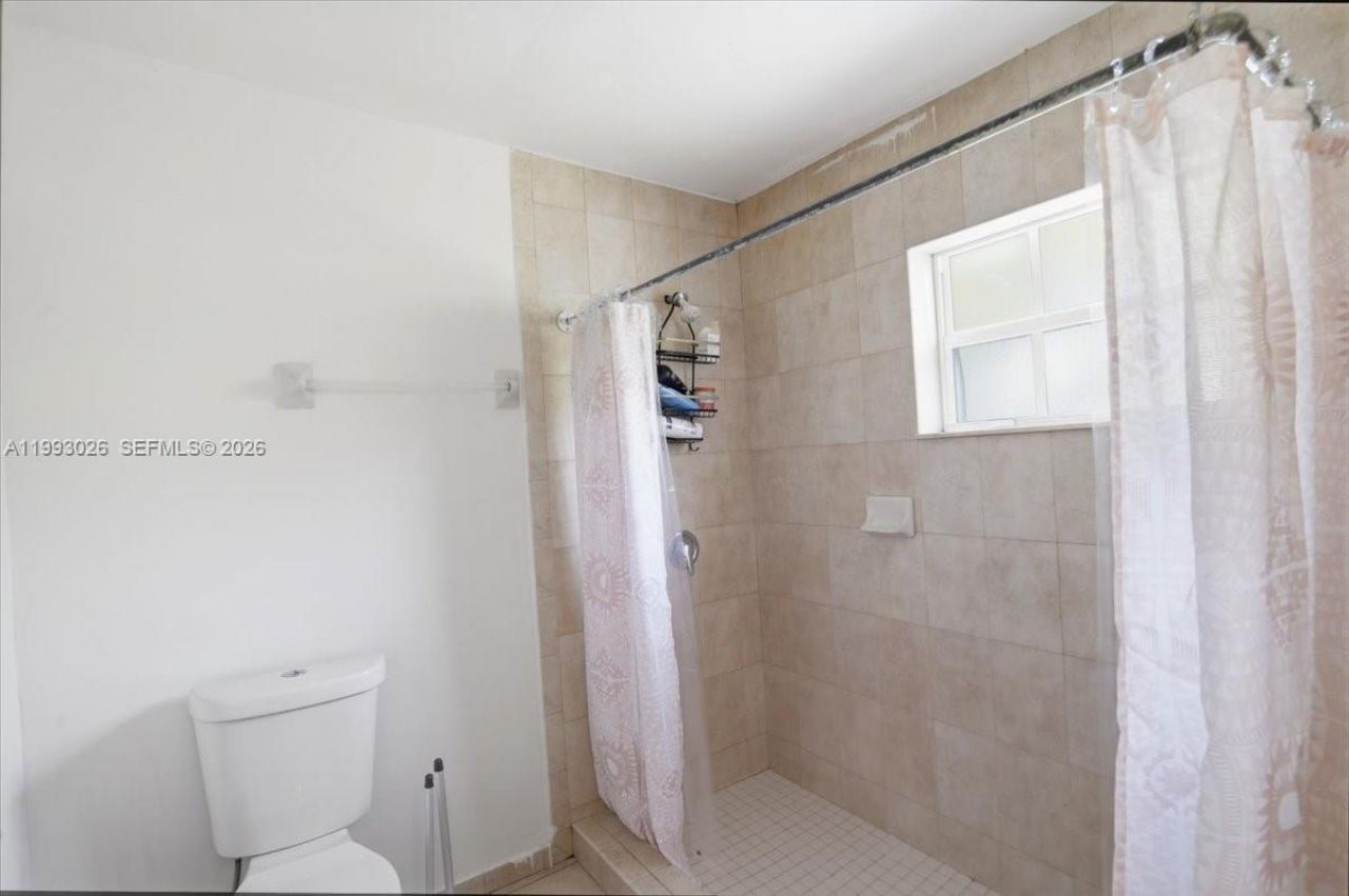 1271 W 83rd St, Hialeah, FL 33014 Photo