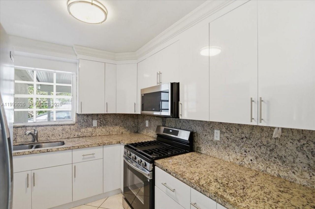 1271 W 83rd St, Hialeah, FL 33014 Photo