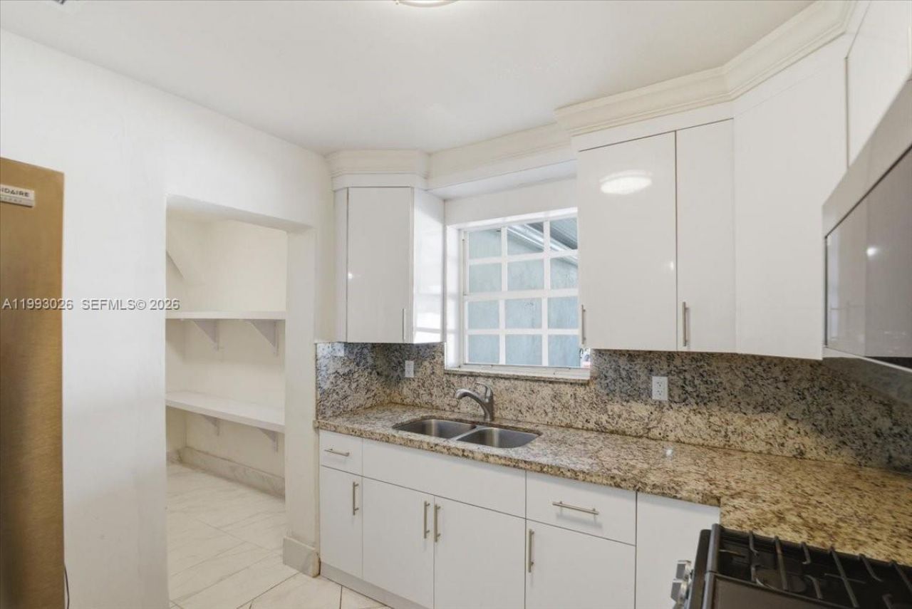 1271 W 83rd St, Hialeah, FL 33014 Photo