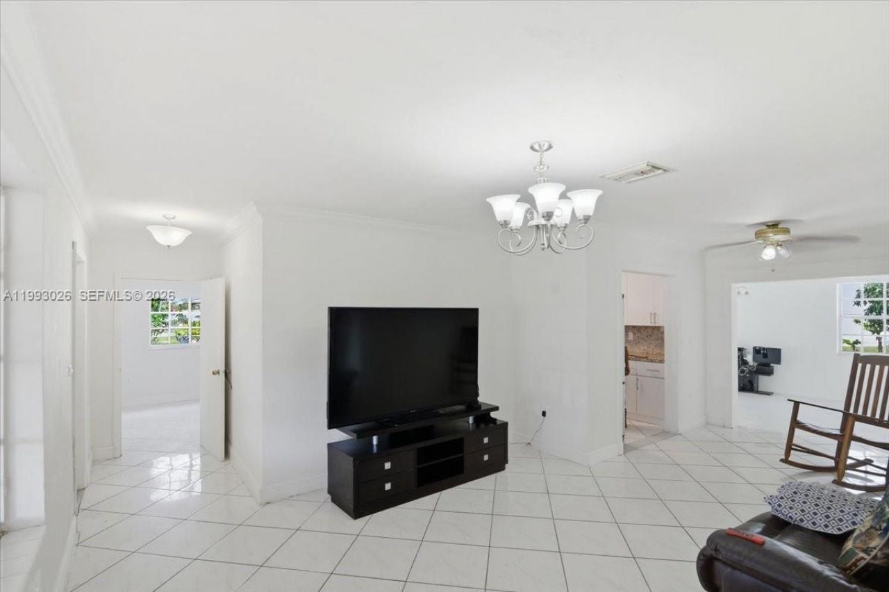 1271 W 83rd St, Hialeah, FL 33014 Photo
