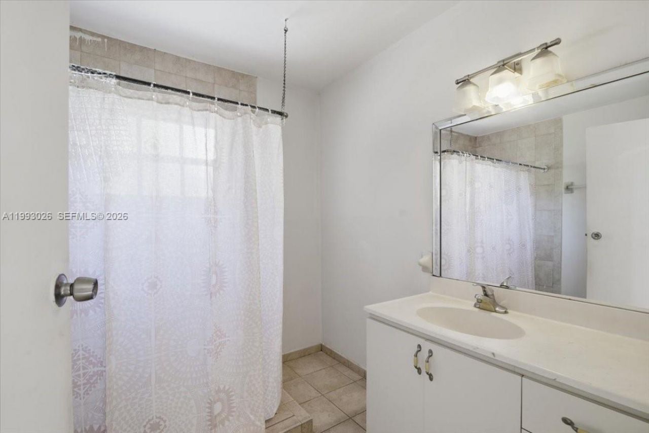 1271 W 83rd St, Hialeah, FL 33014 Photo