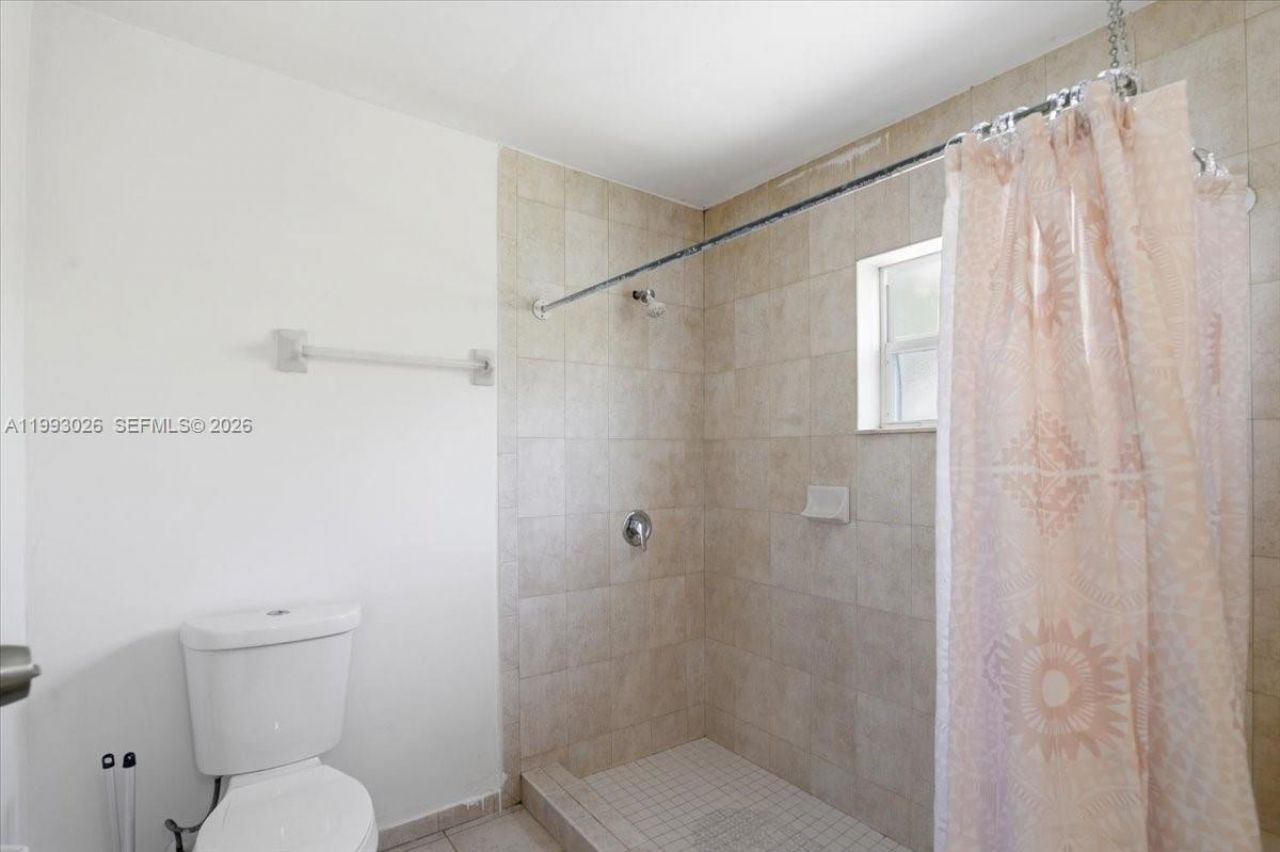 1271 W 83rd St, Hialeah, FL 33014 Photo