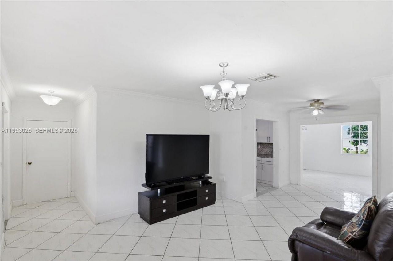 1271 W 83rd St, Hialeah, FL 33014 Photo