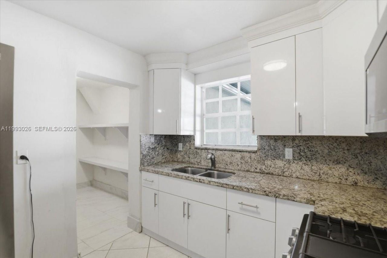 1271 W 83rd St, Hialeah, FL 33014 Photo