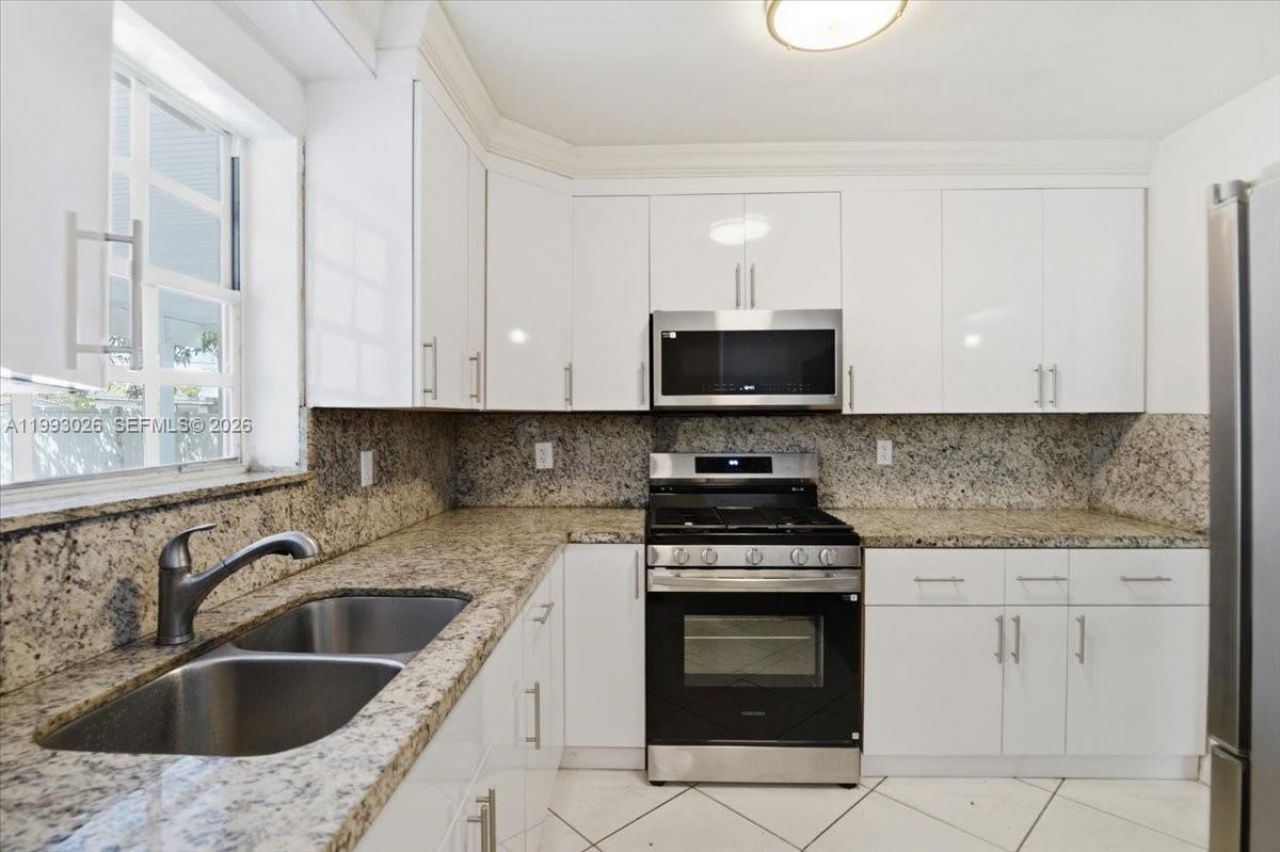 1271 W 83rd St, Hialeah, FL 33014 Photo