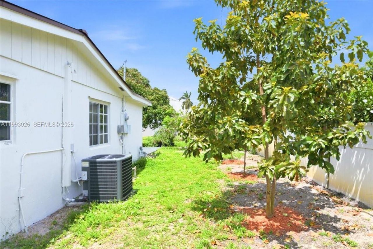 1271 W 83rd St, Hialeah, FL 33014 Photo