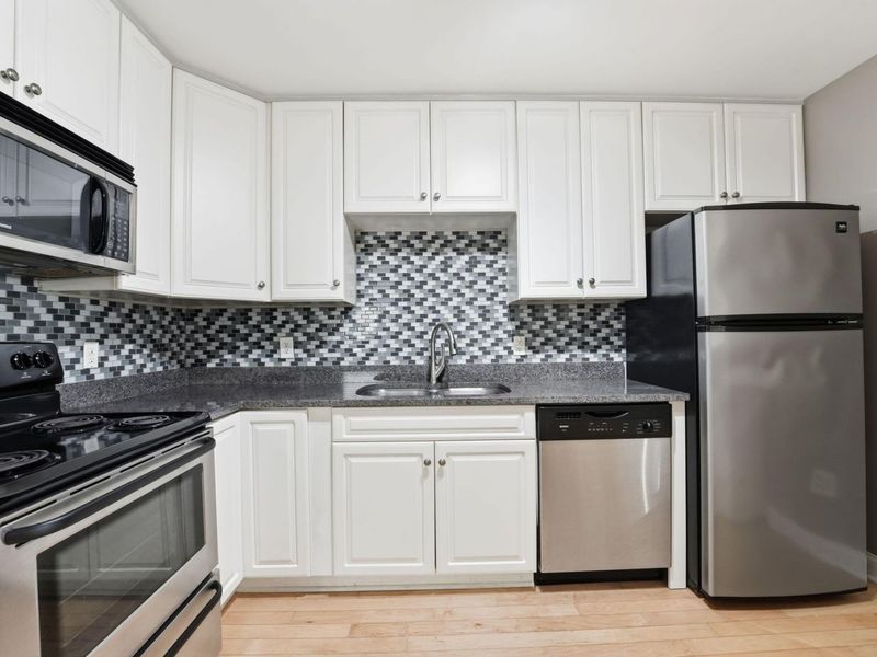 1397 Broadview Avenue, Unit 16, Columbus, OH 43212 Photo 11