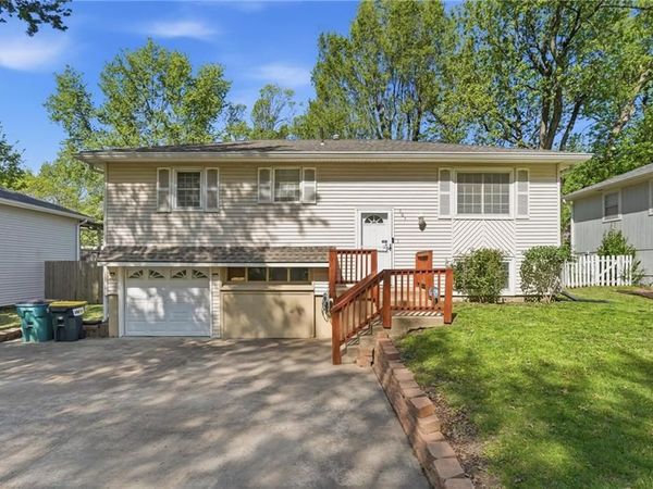 305 S Franklin Street, Spring Hill, KS 66083