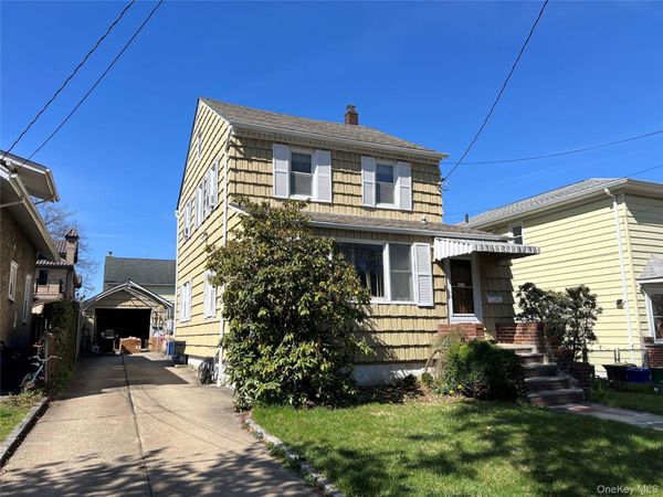 4224 249th Street , Little Neck, NY 11363