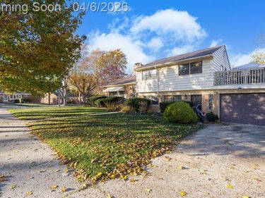 392 Cambridge Drive, Mt. Clemens, MI 48043