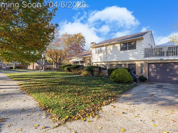 392 Cambridge Drive, Mt. Clemens, MI 48043