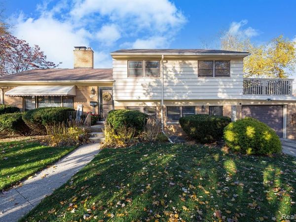 392 Cambridge Drive, Mt. Clemens, MI 48043