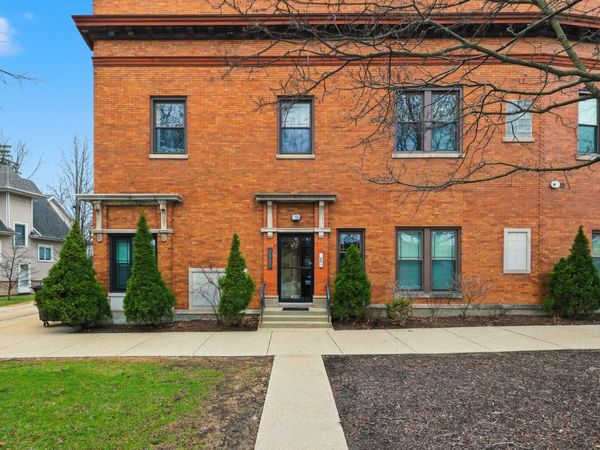 5962 N East Circle Avenue , Unit 7, Chicago, IL 60631