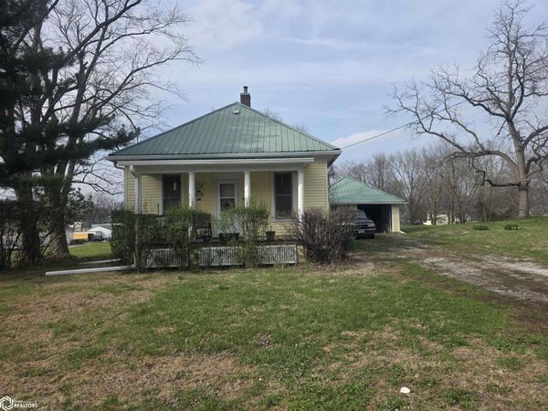 611 W Monroe Avenue, Fairfield, IA 52556