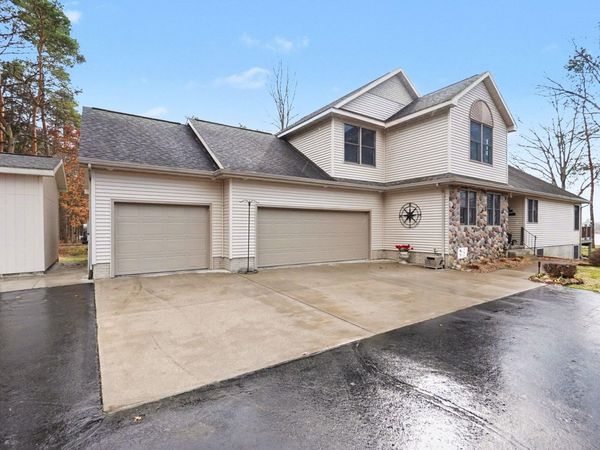 10085 Holly Lane, Canadian Lakes, MI 49346