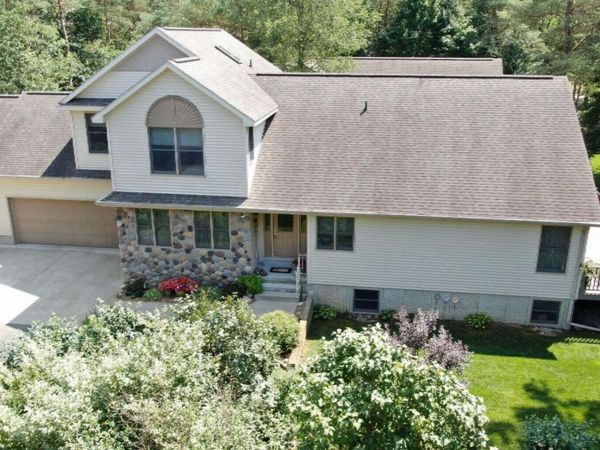10085 Holly Lane, Canadian Lakes, MI 49346